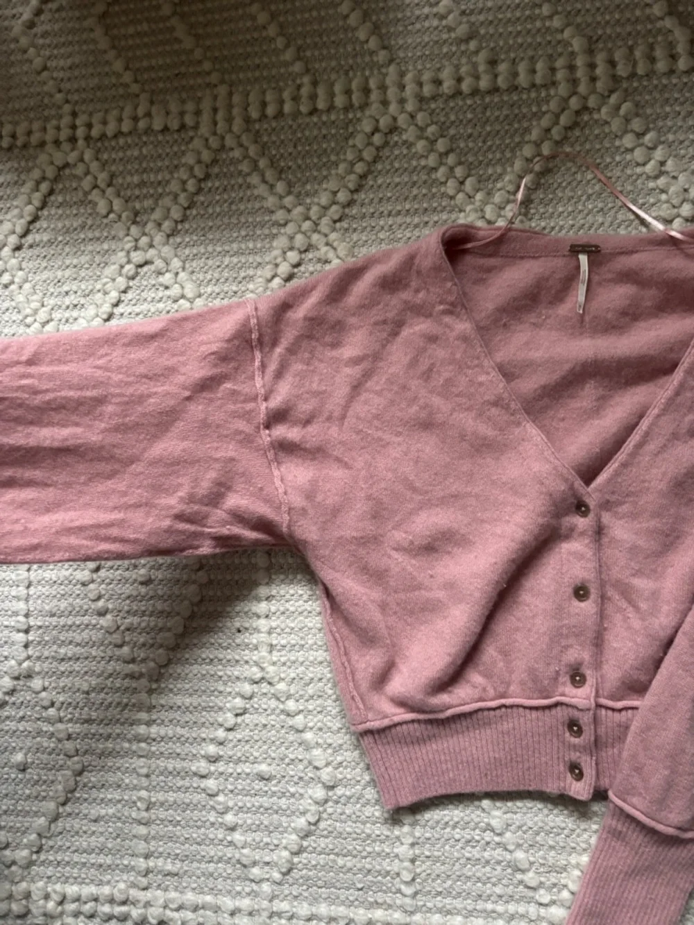 Free People Women’s 100% cashmere pink cardigan sweater size medium - Picture 3 of 4